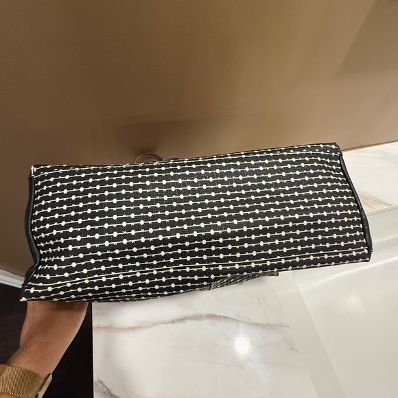 Fossil Large Tote bag, black and white design, 2 open pockets, zip top, - Picture 5 of 8